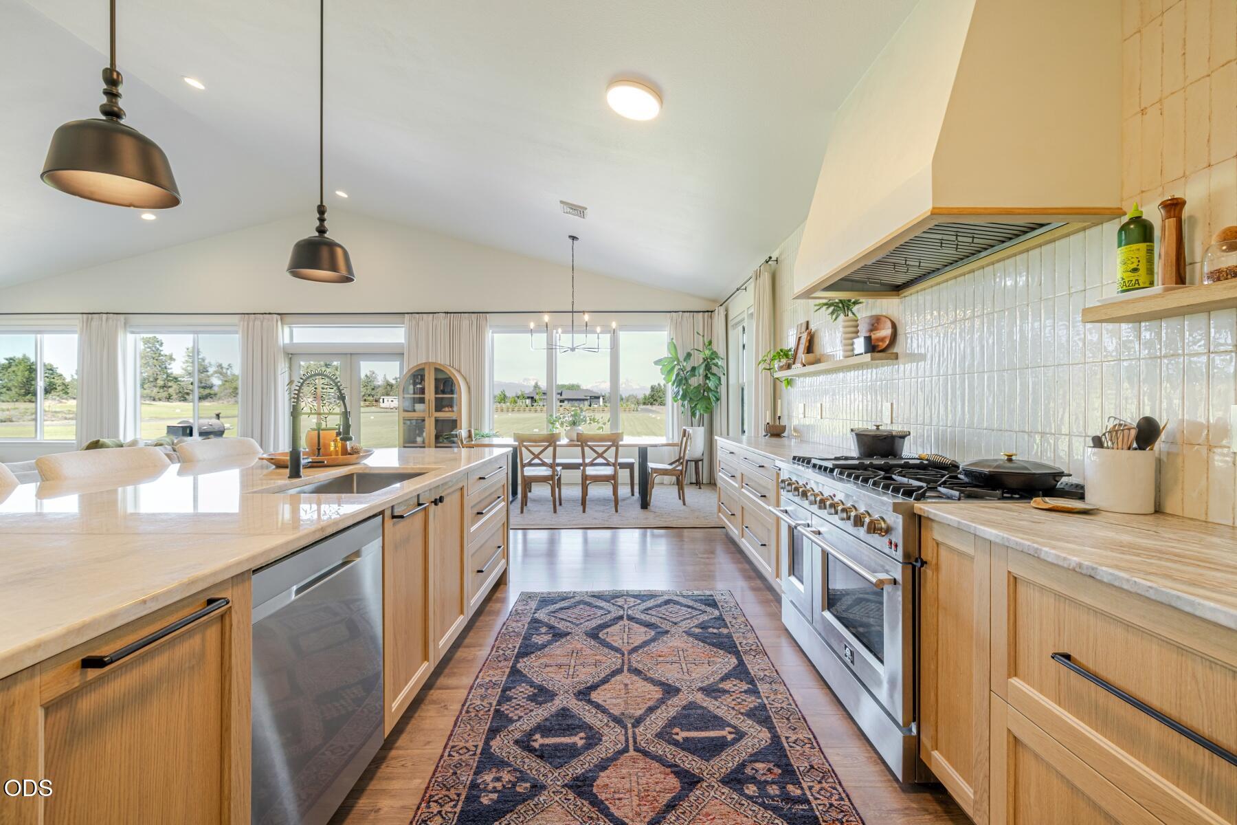 64794 Hunnell Road Bend, OR 97703 - Photo 13 of 51