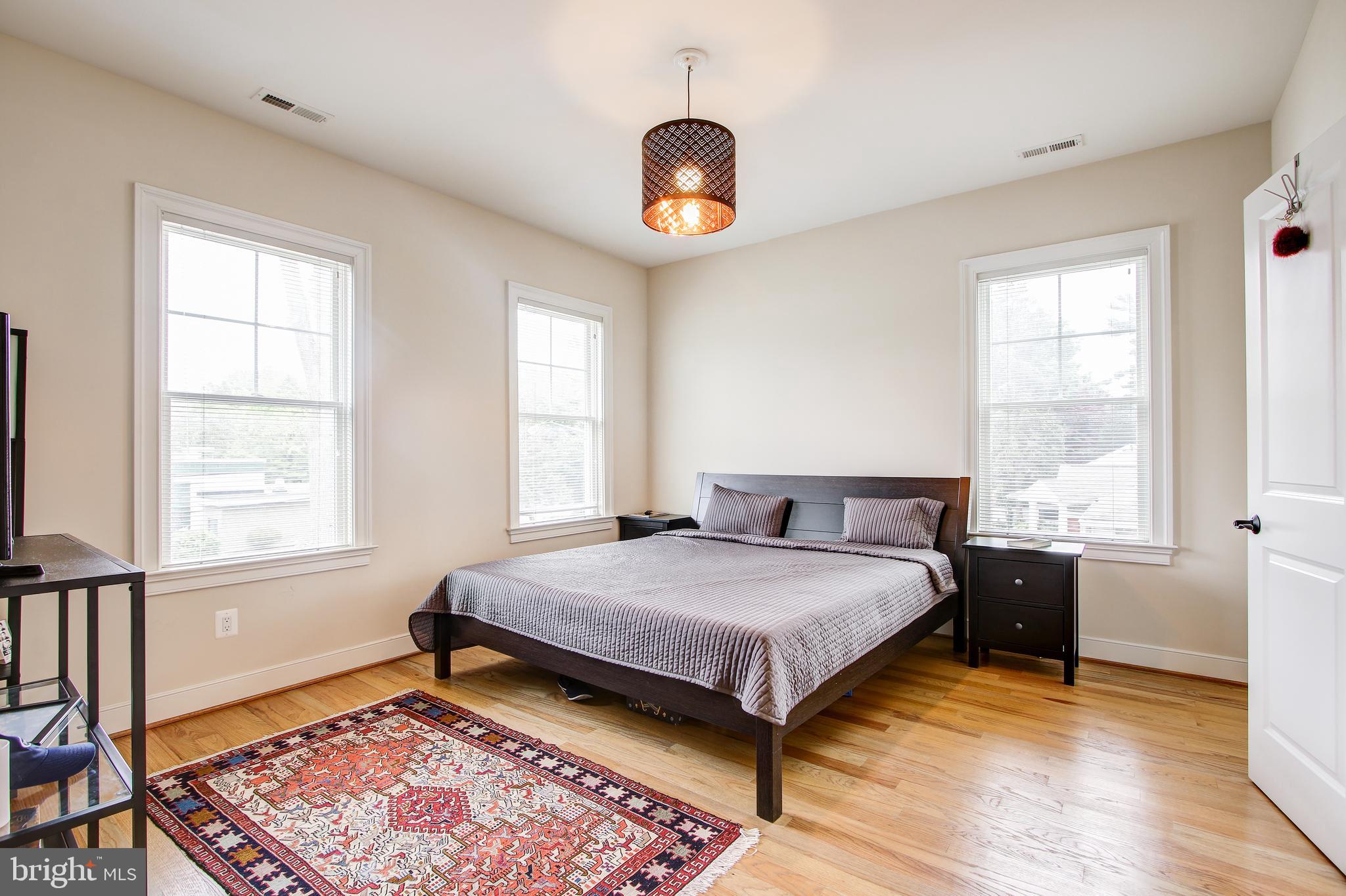 9504 Forest Road Bethesda, MD 20814 - Photo 17 of 25