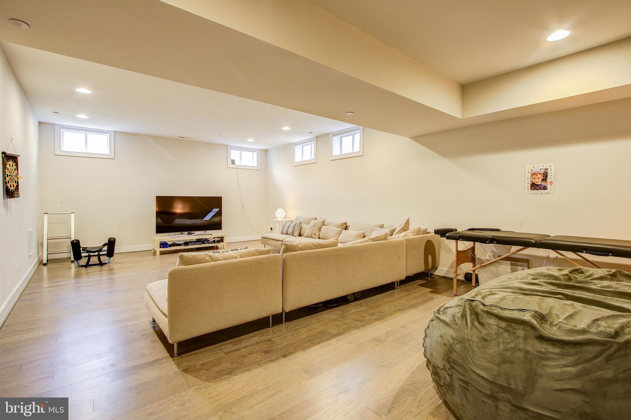 9504 Forest Road Bethesda, MD 20814 - Photo 23 of 25