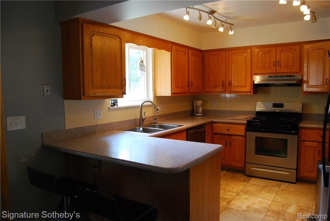 1220 Torpey Road Troy, MI 48083 - Photo 9 of 31 9.JPG