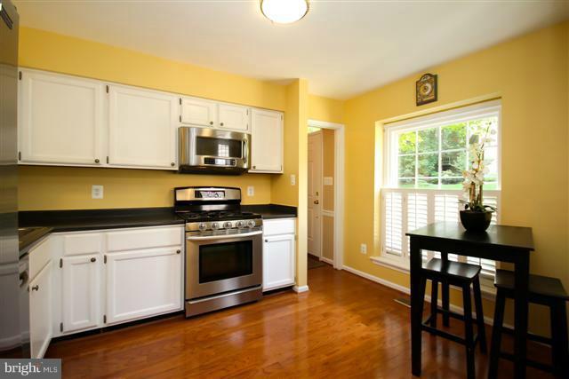 11695 Stockbridge Lane Reston, VA 20194 - Photo 14 of 22 Kitchen