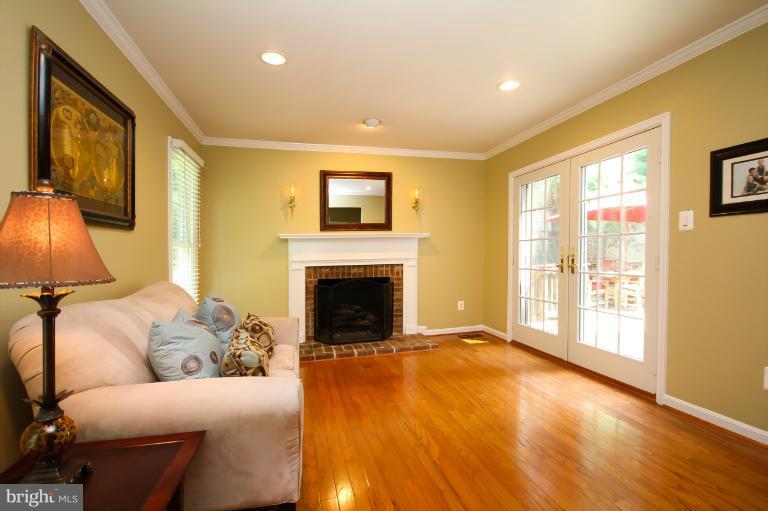 11695 Stockbridge Lane Reston, VA 20194 - Photo 3 of 22 Living Room