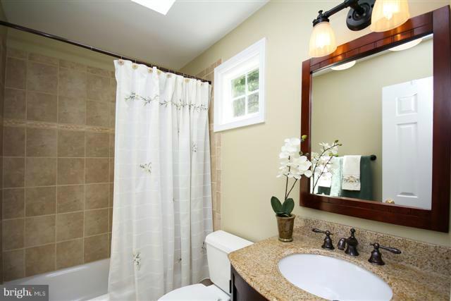 11695 Stockbridge Lane Reston, VA 20194 - Photo 8 of 22 Bath