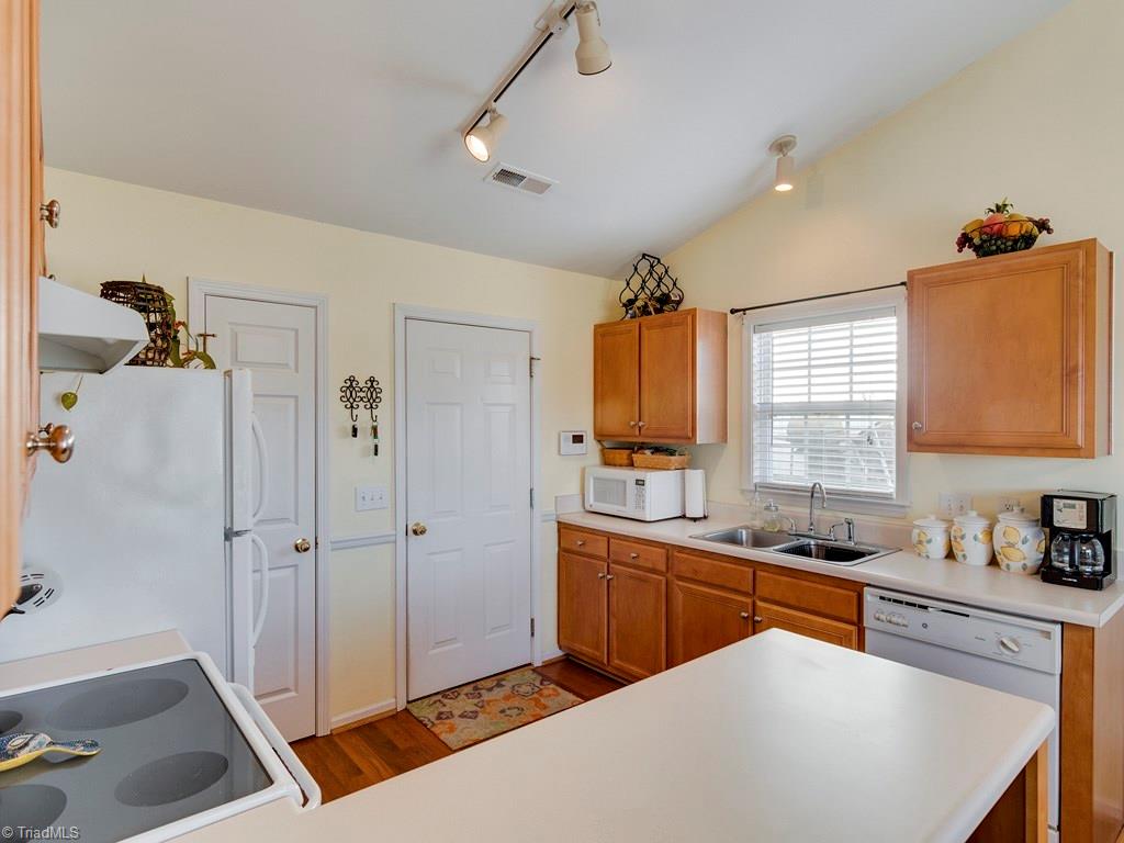 1129 Wesson Court High Point, NC 27265 - Photo 10 of 25 Gallery Image 10