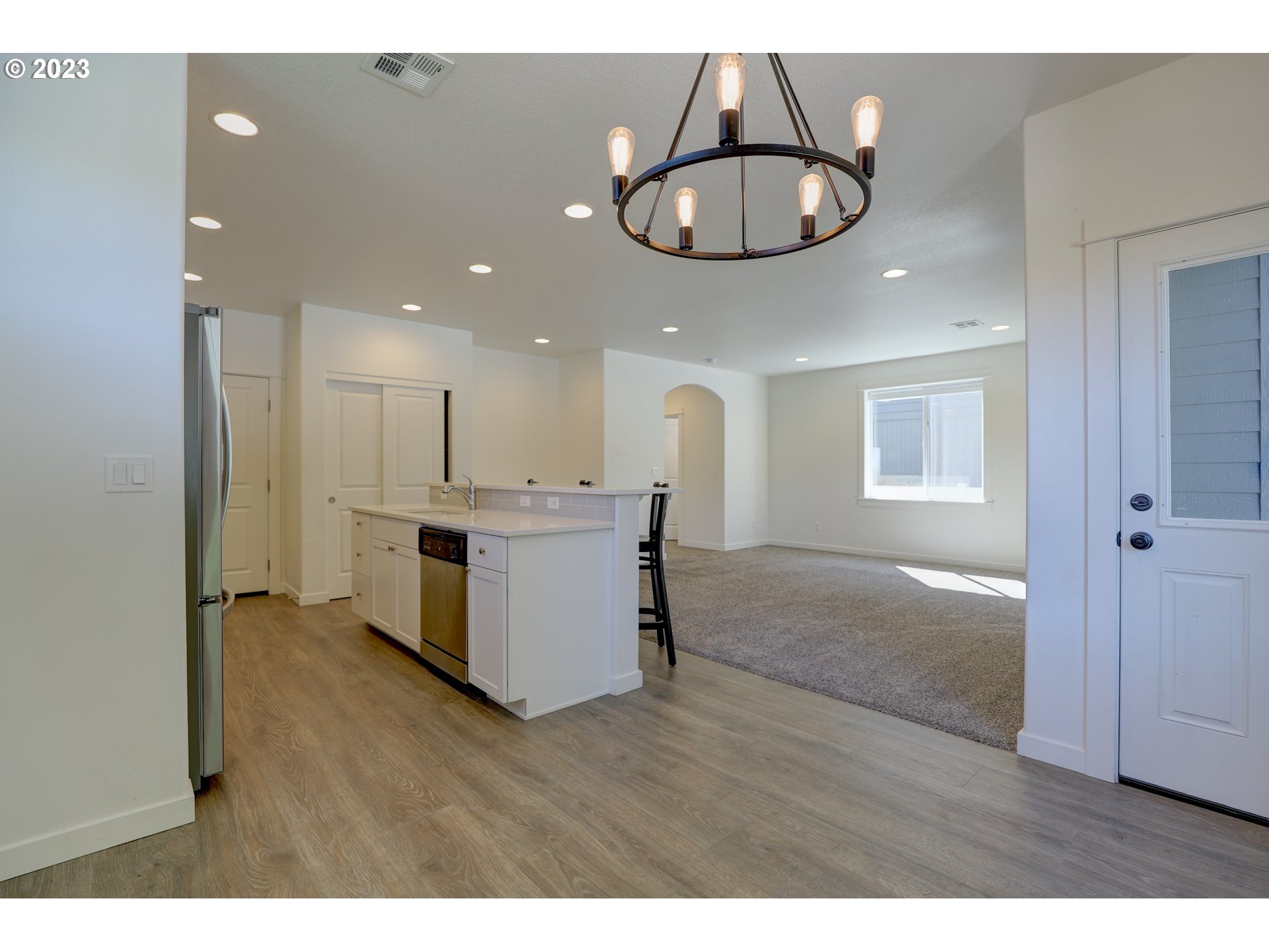 2601 Ericksen Way The Dalles, OR 97058 - Photo 12 of 37 a view of kitchen and living room