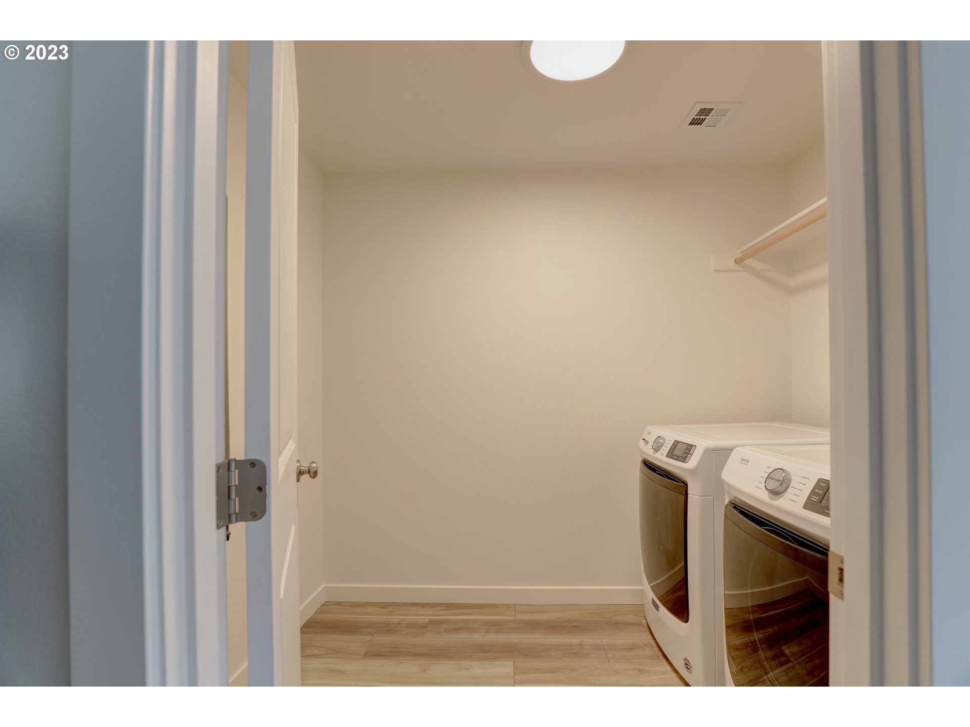 2601 Ericksen Way The Dalles, OR 97058 - Photo 19 of 37 a utility room with dryer and washer