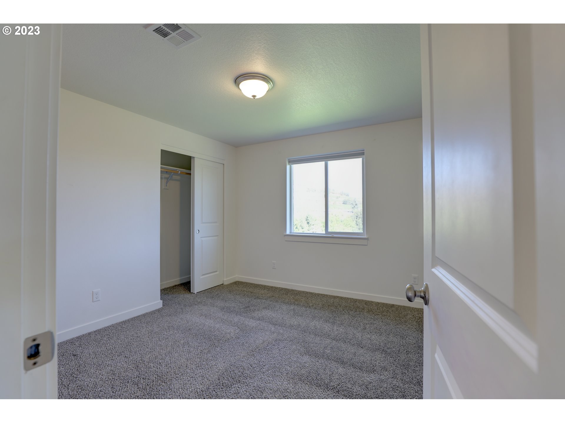 2601 Ericksen Way The Dalles, OR 97058 - Photo 25 of 37 a view of an empty room with window and closet area