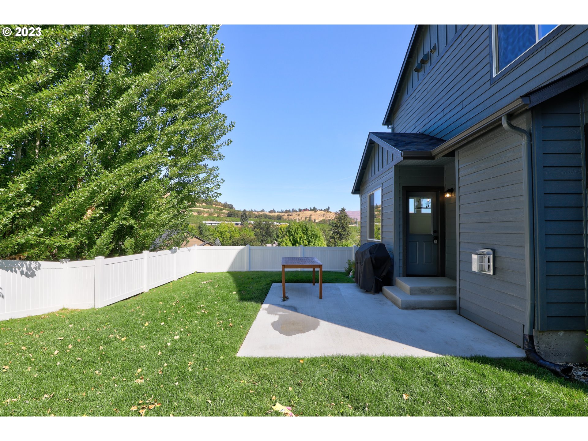2601 Ericksen Way The Dalles, OR 97058 - Photo 32 of 37 a view of an outdoor space and yard