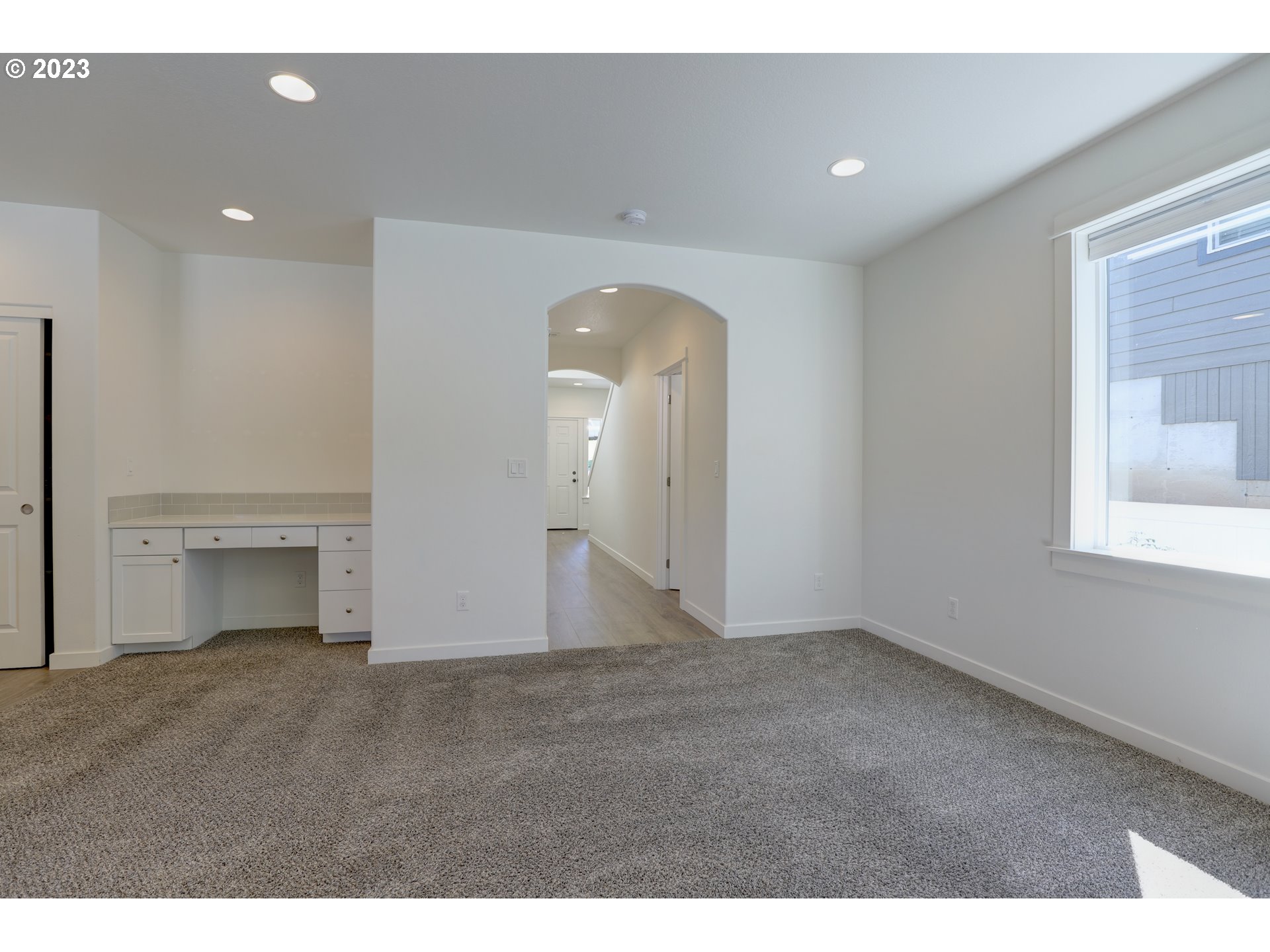 2601 Ericksen Way The Dalles, OR 97058 - Photo 10 of 37 a view of an empty room with a window