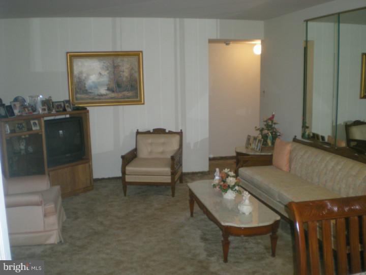 10 Neville Court Sewell, NJ 08080 - Photo 4 of 25 Gallery Image 4