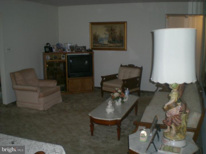 10 Neville Court Sewell, NJ 08080 - Photo 5 of 25 Gallery Image 5