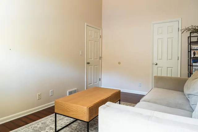 $249,000 | 3259 Valley Ridge Drive, Unit 10, Eagan, MN 55121