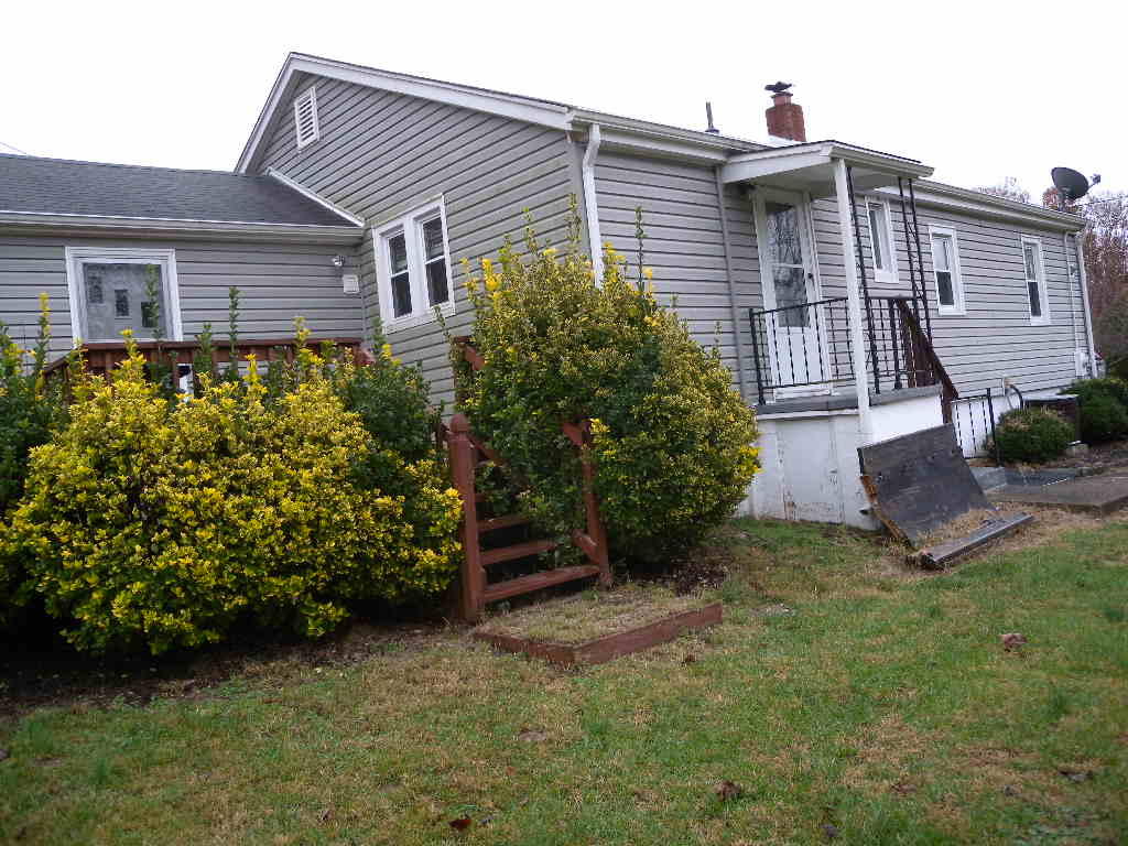 299 Brown Road Roanoke, VA 24019 - Photo 5 of 16 DSCN2123