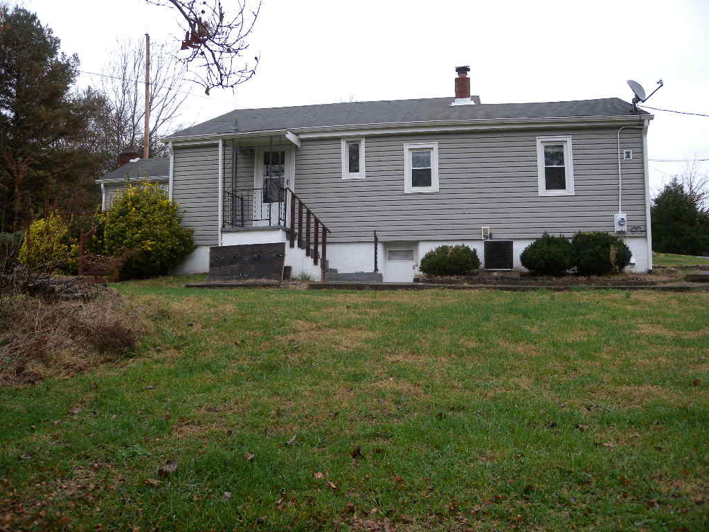 299 Brown Road Roanoke, VA 24019 - Photo 6 of 16 DSCN2167