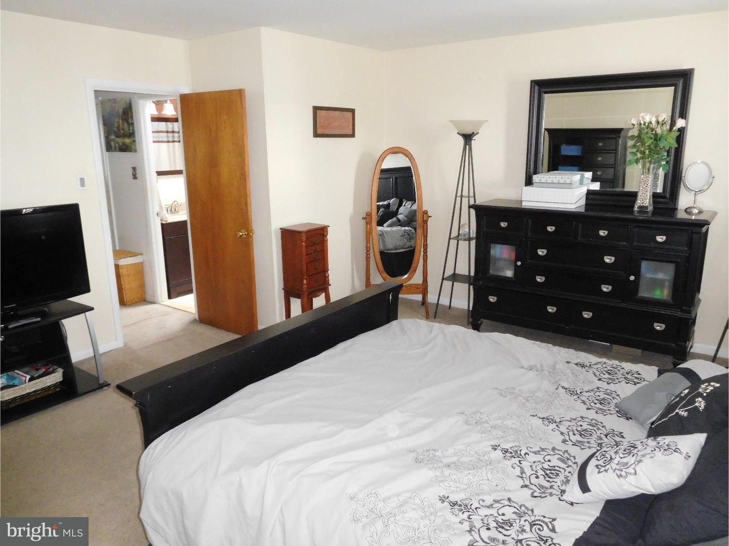 11843 Basile Road Philadelphia, PA 19154 - Photo 12 of 23 Gallery Image 12
