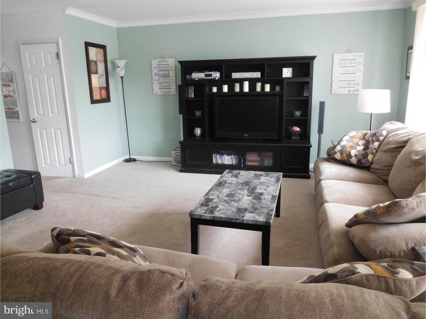 11843 Basile Road Philadelphia, PA 19154 - Photo 3 of 23 Gallery Image 3