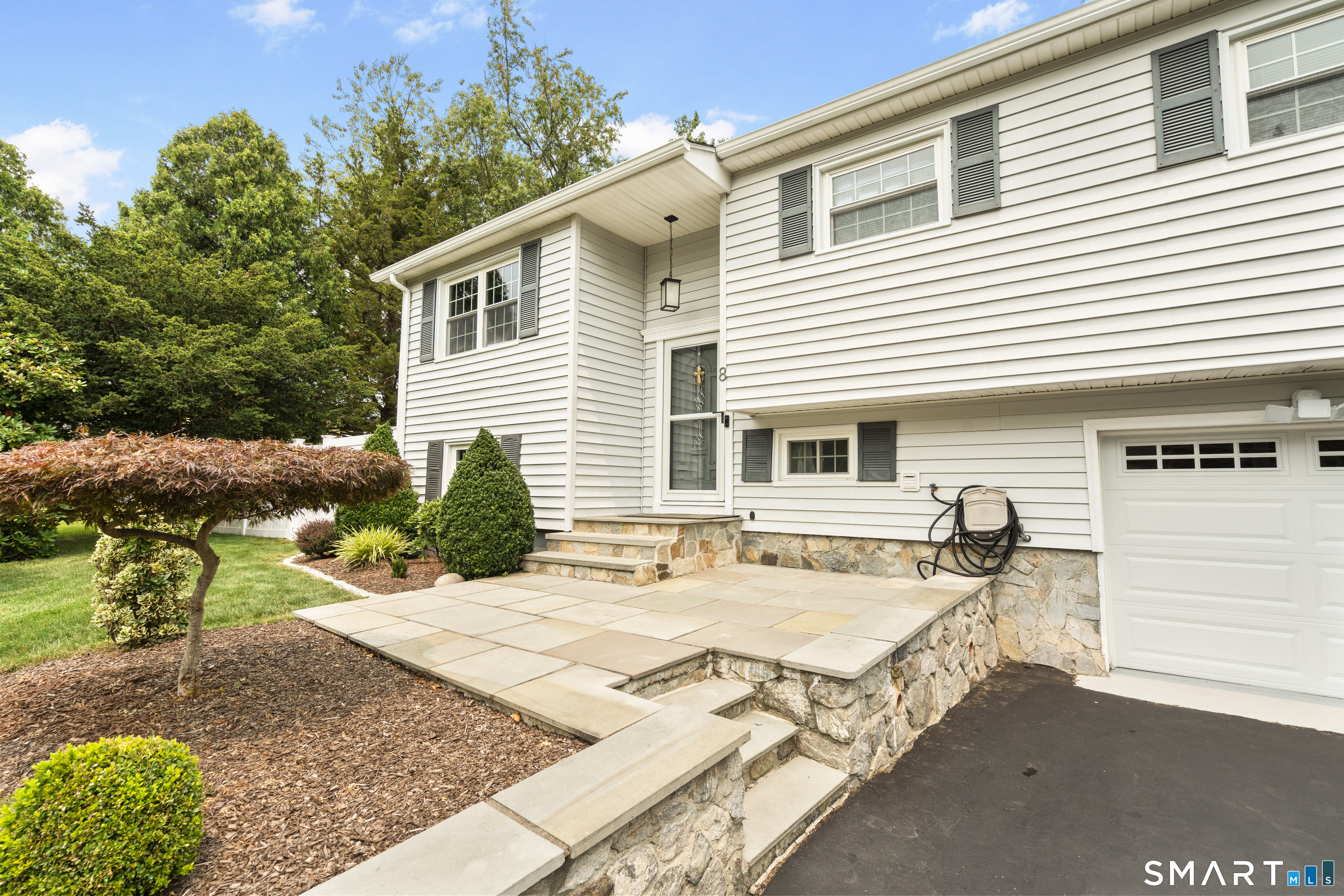 8 Country Club Road Norwalk, CT 06851 - Photo 3 of 12