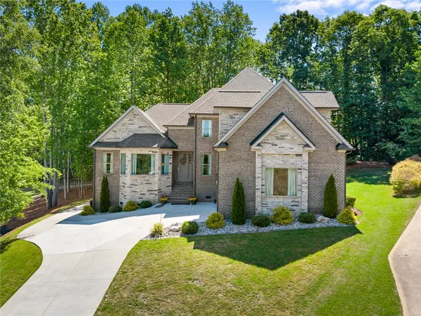 $689,000 | 140 Turnberry Road, Anderson, SC 29621