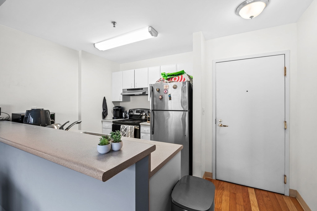 636 Beacon Street, Unit 605 Boston, MA 02215 - Photo 11 of 23 a kitchen with a refrigerator a stove a sink and a refrigerator