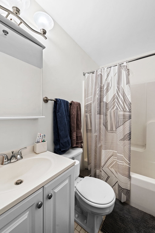 636 Beacon Street, Unit 605 Boston, MA 02215 - Photo 13 of 23 a bathroom with a sink and toilet
