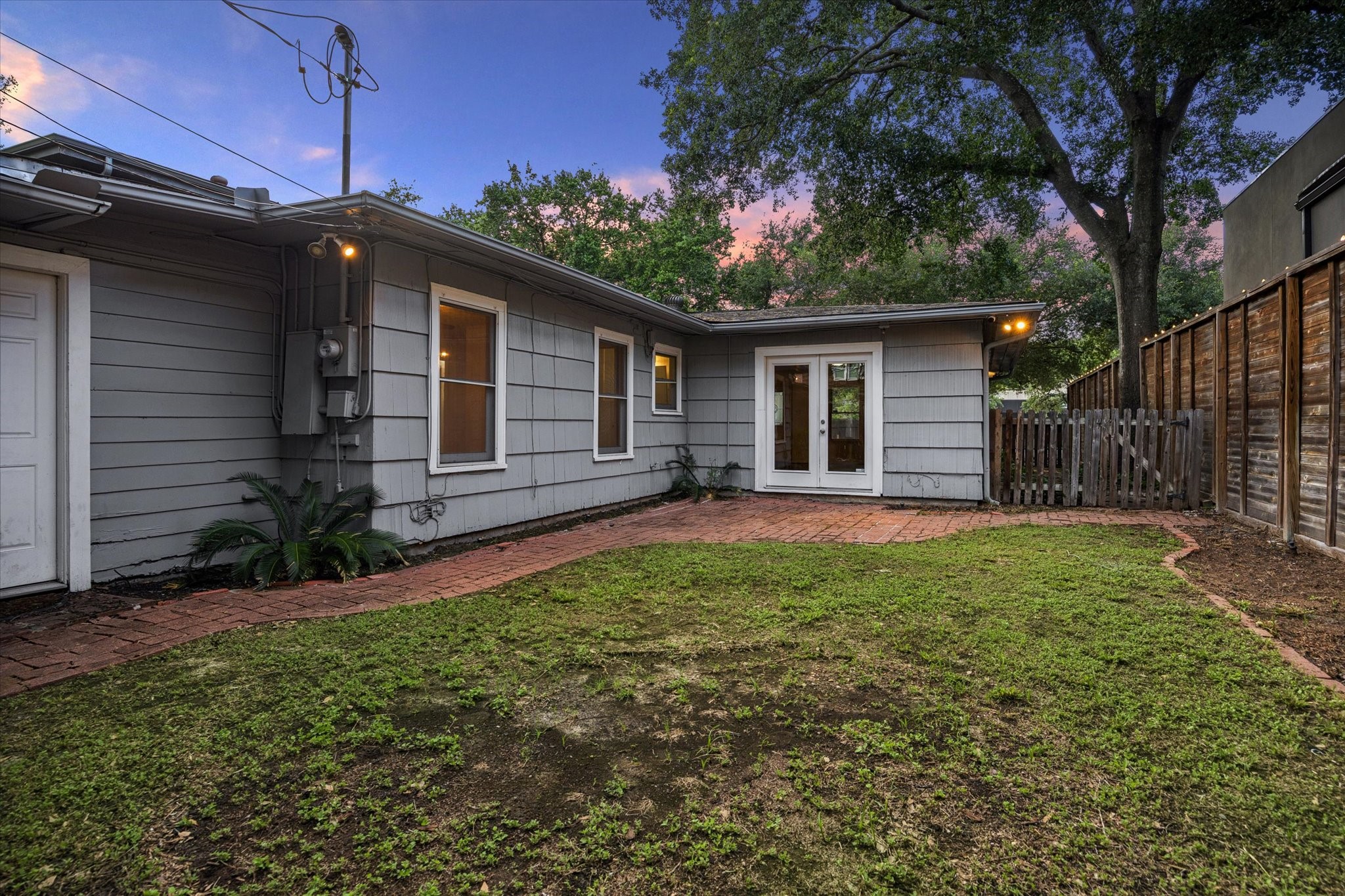 1931 Bissonnet Street Houston, TX 77005 - Photo 21 of 22 a backyard of a house with lots of green space
