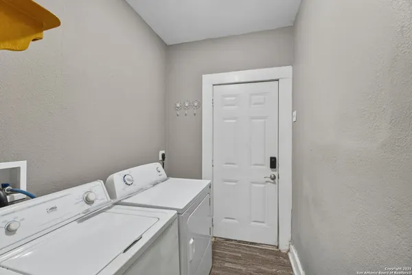 a view of utility room