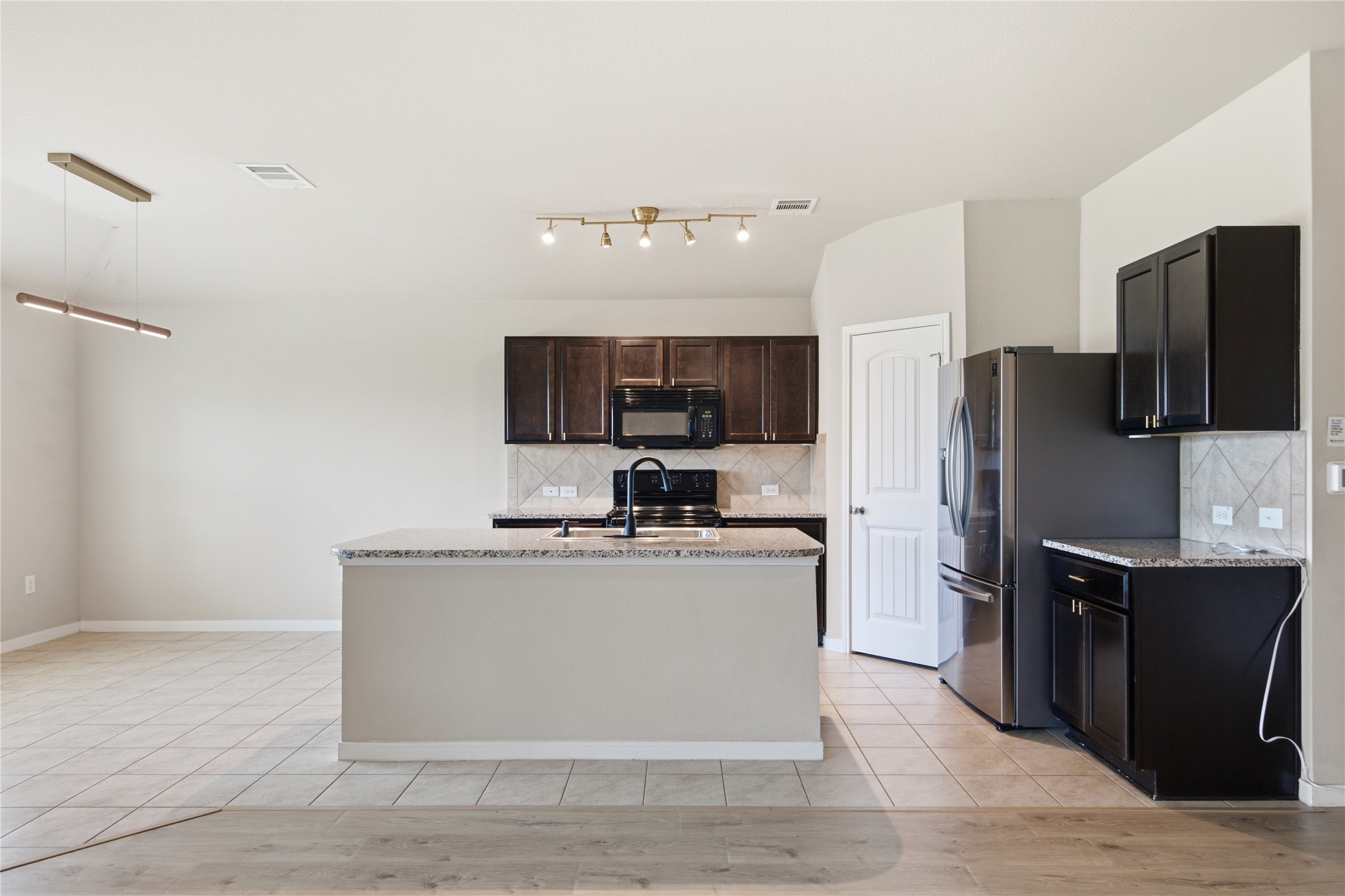 5813 Roderick Drive Austin, TX 78724 - Photo 9 of 25