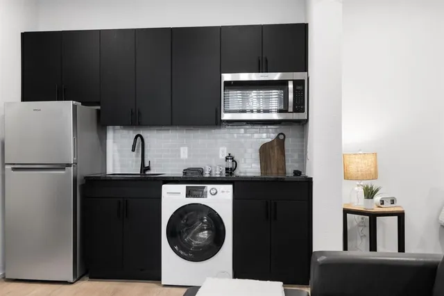 $1,025 | 596 West 9th Street, Unit 318, Dallas, TX 75208