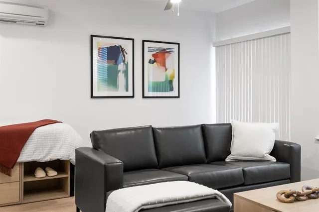 $1,025 | 596 West 9th Street, Unit 318, Dallas, TX 75208