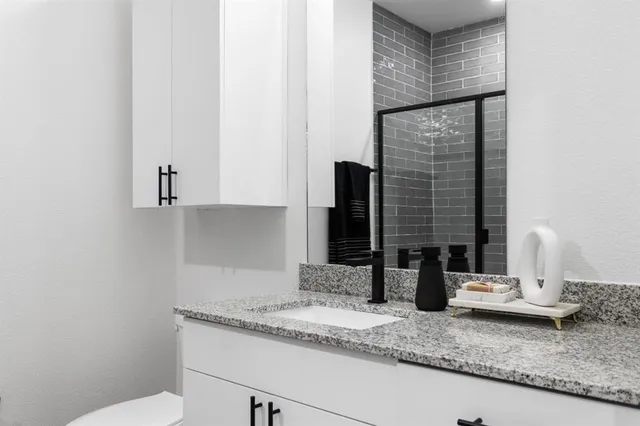 $1,025 | 596 West 9th Street, Unit 318, Dallas, TX 75208