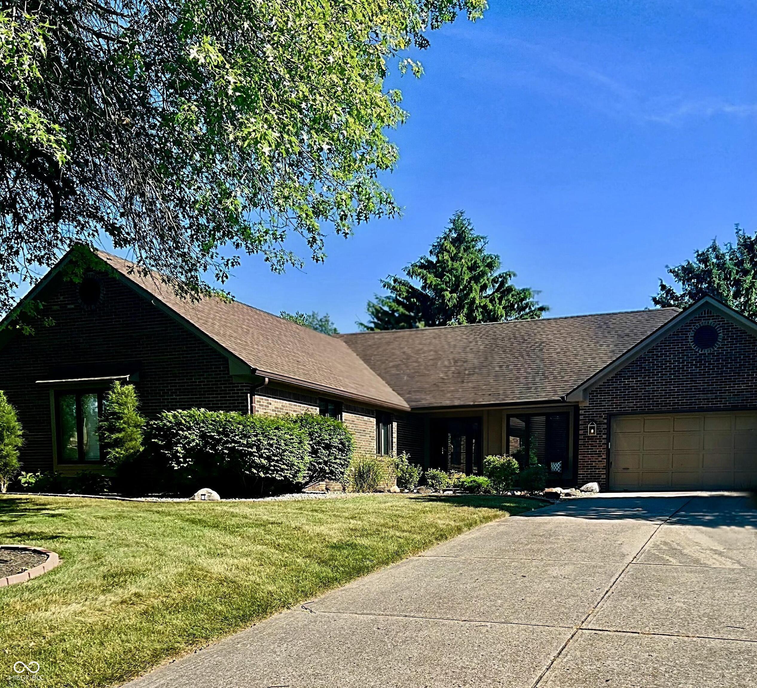 4335 West Hunters Ridge Lane Greenwood, IN 46143 - Photo 2 of 31