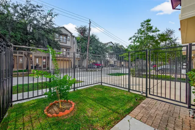 $3,000 | 2506 Maxroy Street, Houston, TX 77007