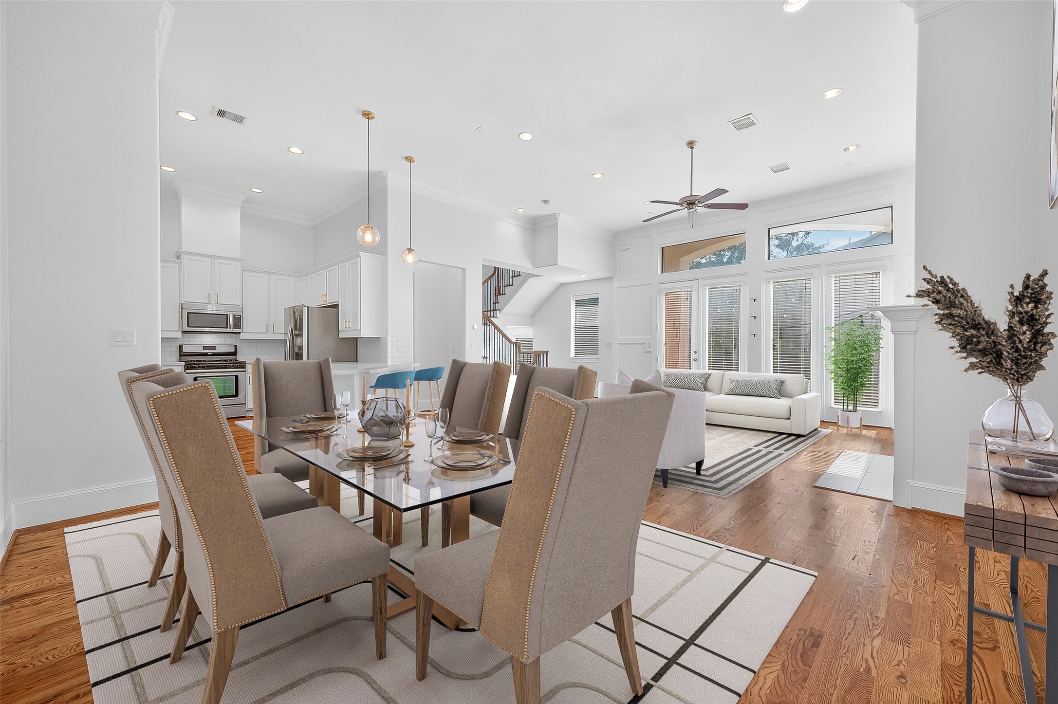 2506 Maxroy Street Houston, TX 77007 - Photo 5 of 33 Dining Room - virtually staged