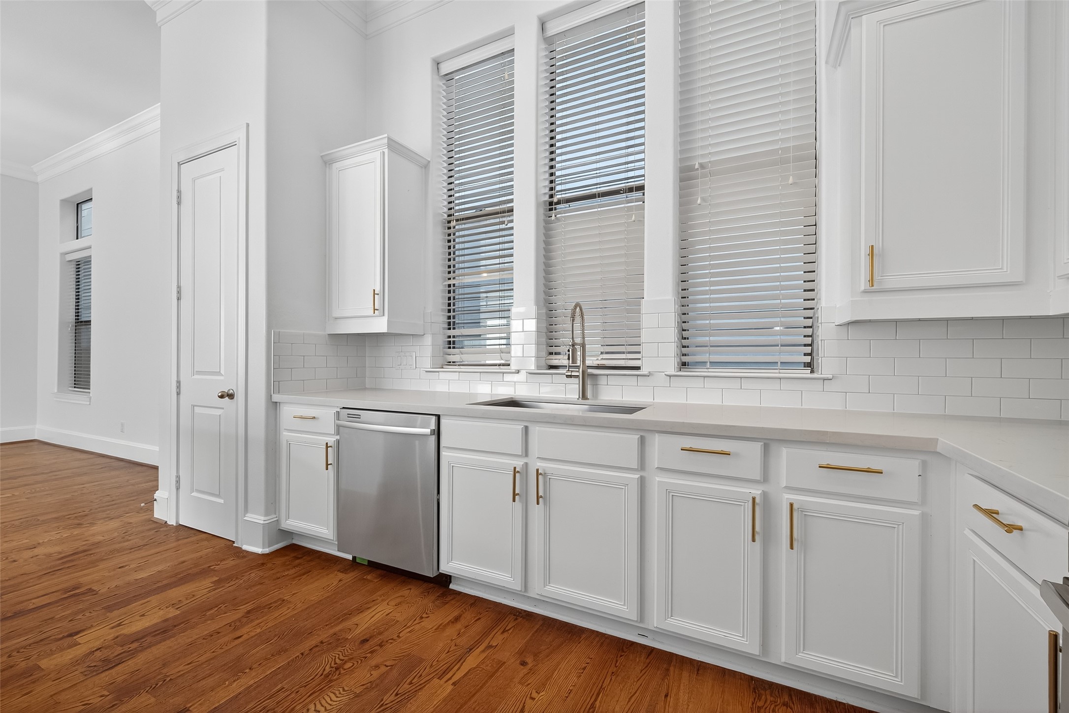 2506 Maxroy Street Houston, TX 77007 - Photo 9 of 33