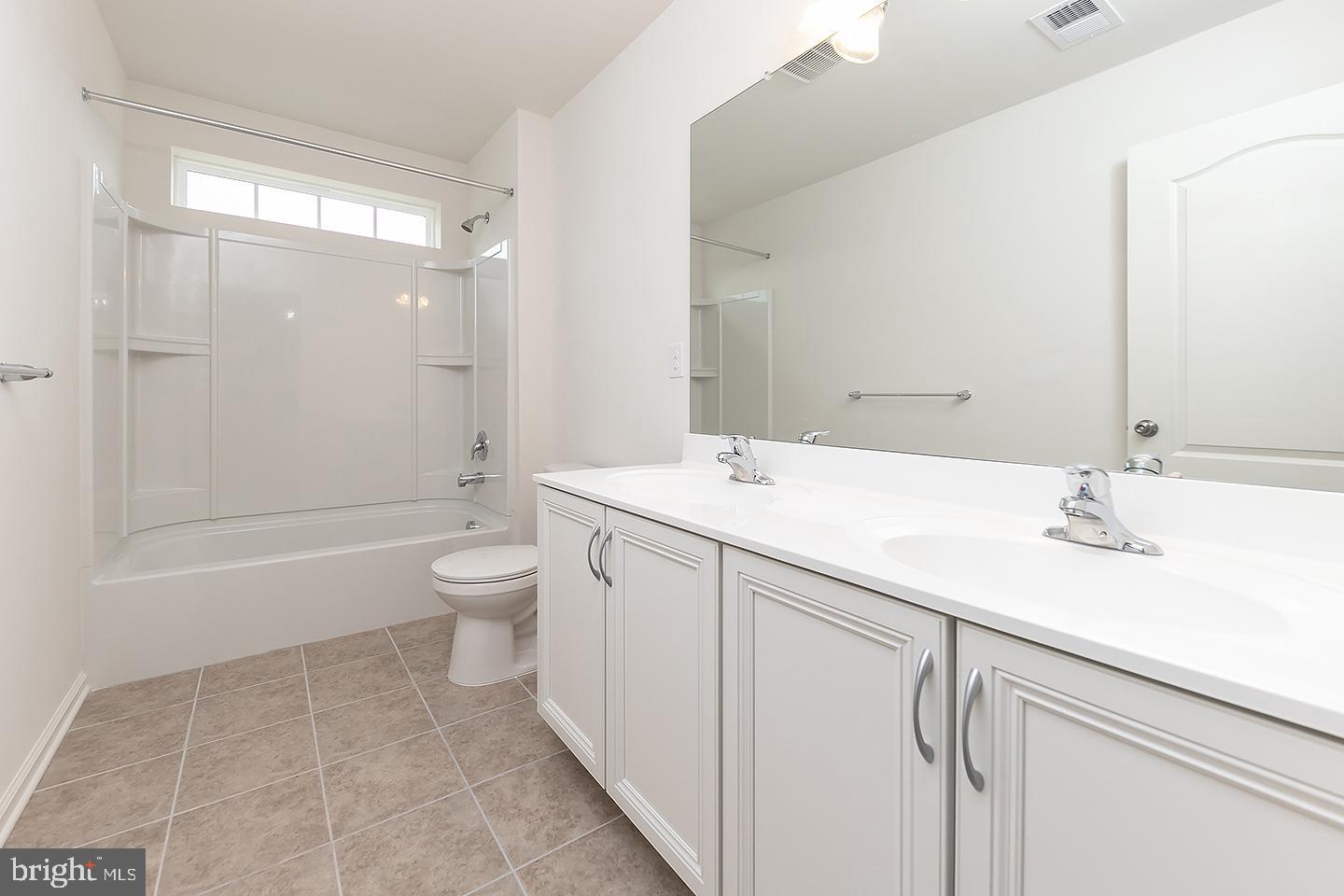 9 Ridge Court Swedesboro, NJ 08085 - Photo 21 of 25 Hall Bathroom