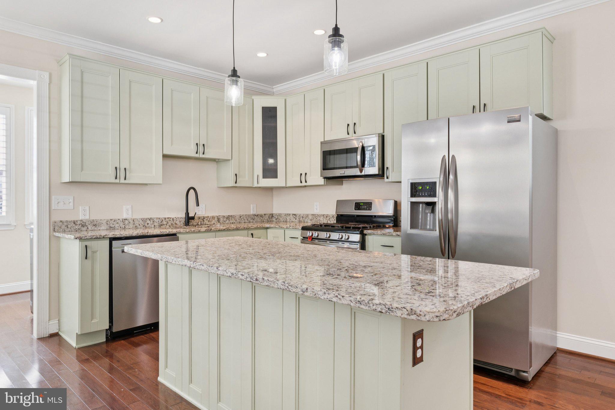 908 Longfellow Street Northwest Washington, DC 20011 - Photo 12 of 39