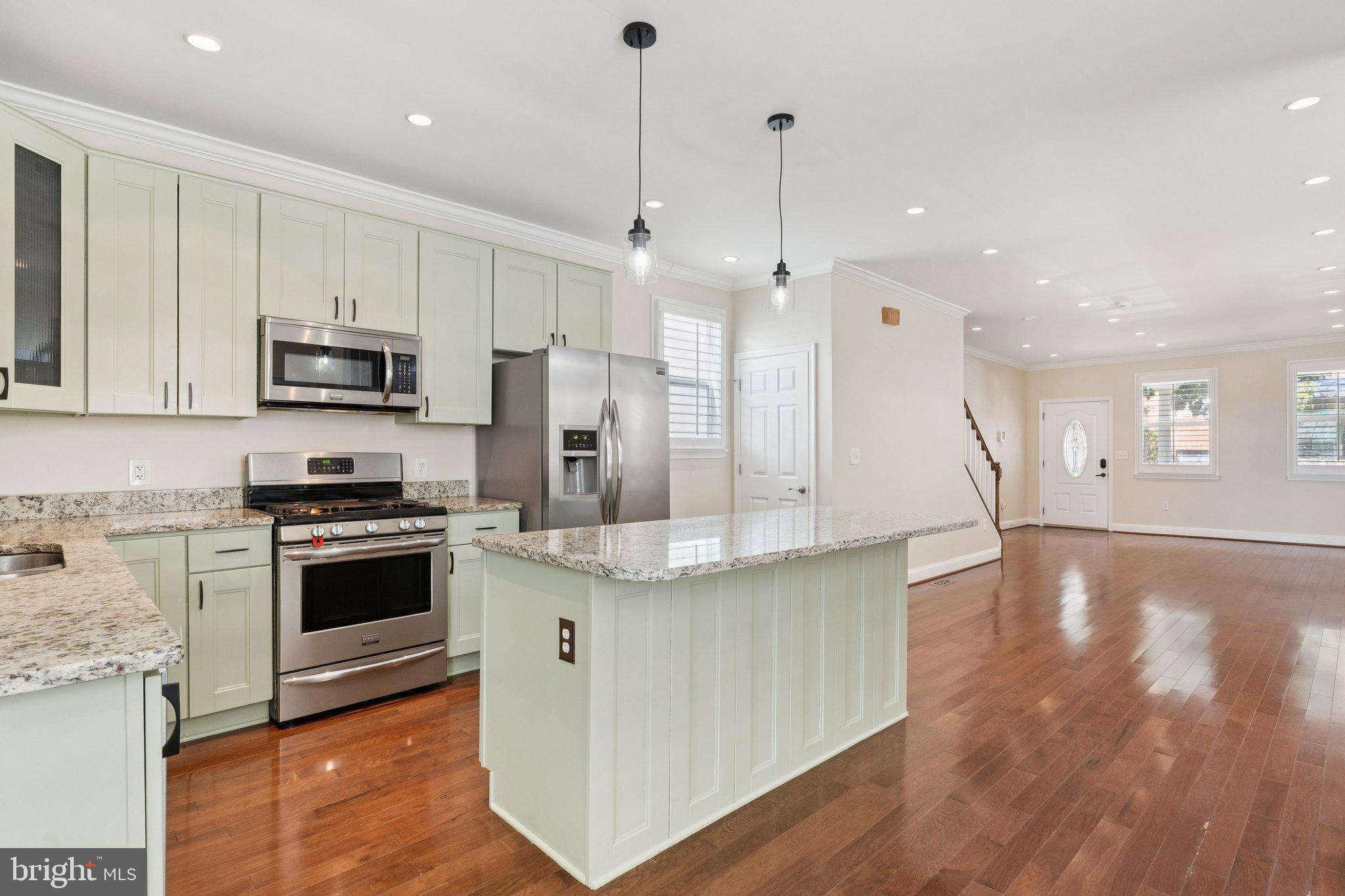 908 Longfellow Street Northwest Washington, DC 20011 - Photo 13 of 39