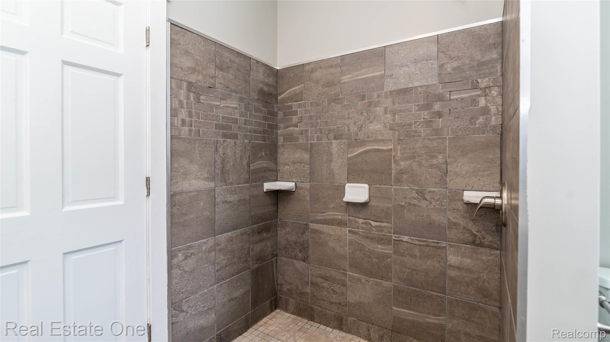 4018 Hartland Road Hartland, MI 48353 - Photo 36 of 54 Master Bath Shower
