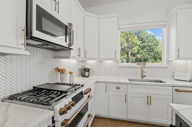 $3,200 | 4528 Curtin Park Court, Houston, TX 77018