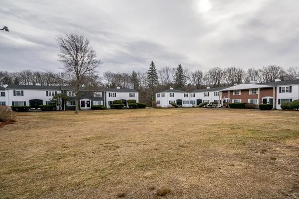 $2,600 | 40 Roberts Drive, Unit 40, Bedford, MA 01730
