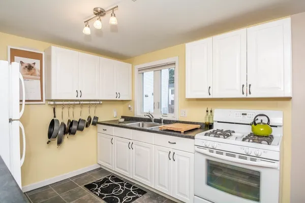 $2,600 | 40 Roberts Drive, Unit 40, Bedford, MA 01730