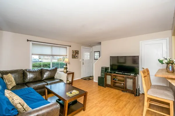 $2,600 | 40 Roberts Drive, Unit 40, Bedford, MA 01730