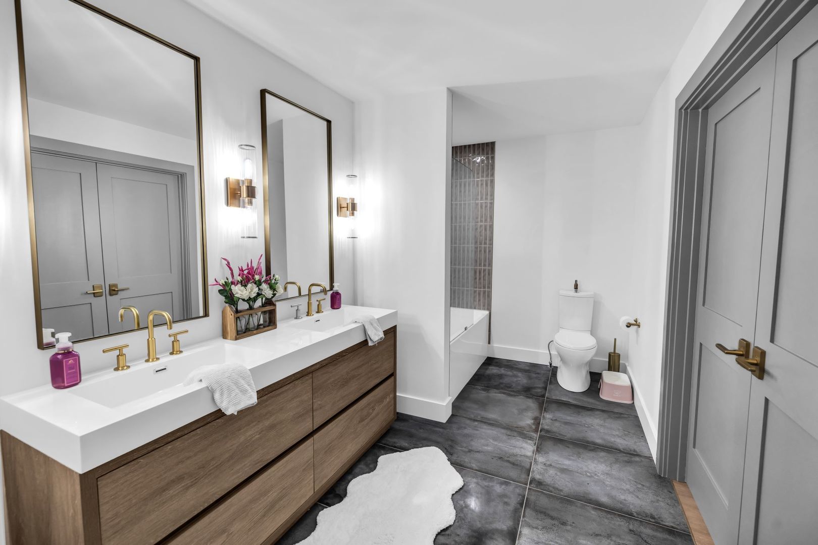 65 South Shores Drive Decatur, IL 62521 - Photo 7 of 25 a bathroom with a sink and a mirror