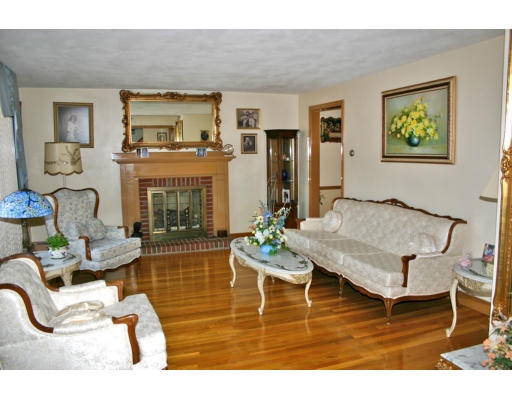 13 Wilson Road Waltham, MA 02452 - Photo 3 of 19 Gallery Image 3