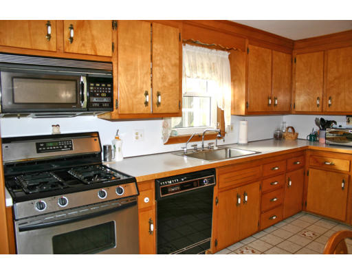 13 Wilson Road Waltham, MA 02452 - Photo 5 of 19 Gallery Image 5