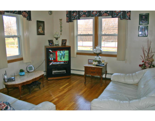 13 Wilson Road Waltham, MA 02452 - Photo 7 of 19 Gallery Image 7