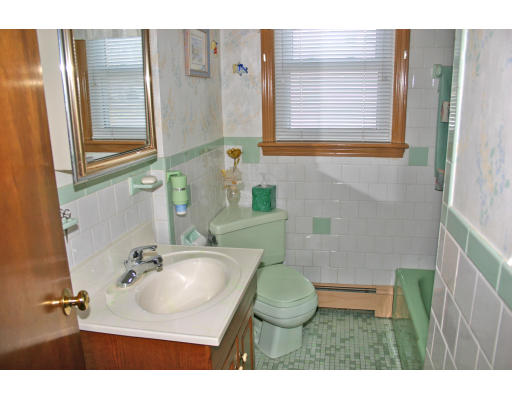 13 Wilson Road Waltham, MA 02452 - Photo 8 of 19 Gallery Image 8