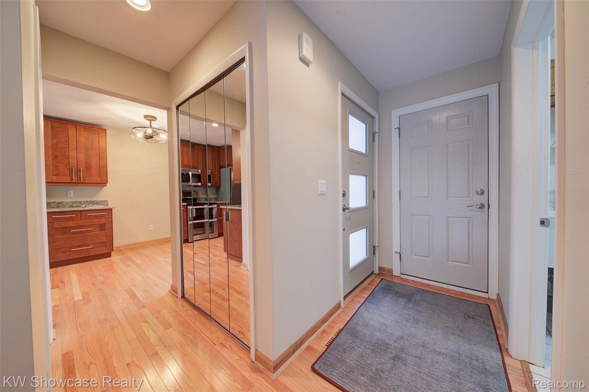 23163 Farmington Road Farmington, MI 48336 - Photo 4 of 44 4H8A2609_10_11.jpg