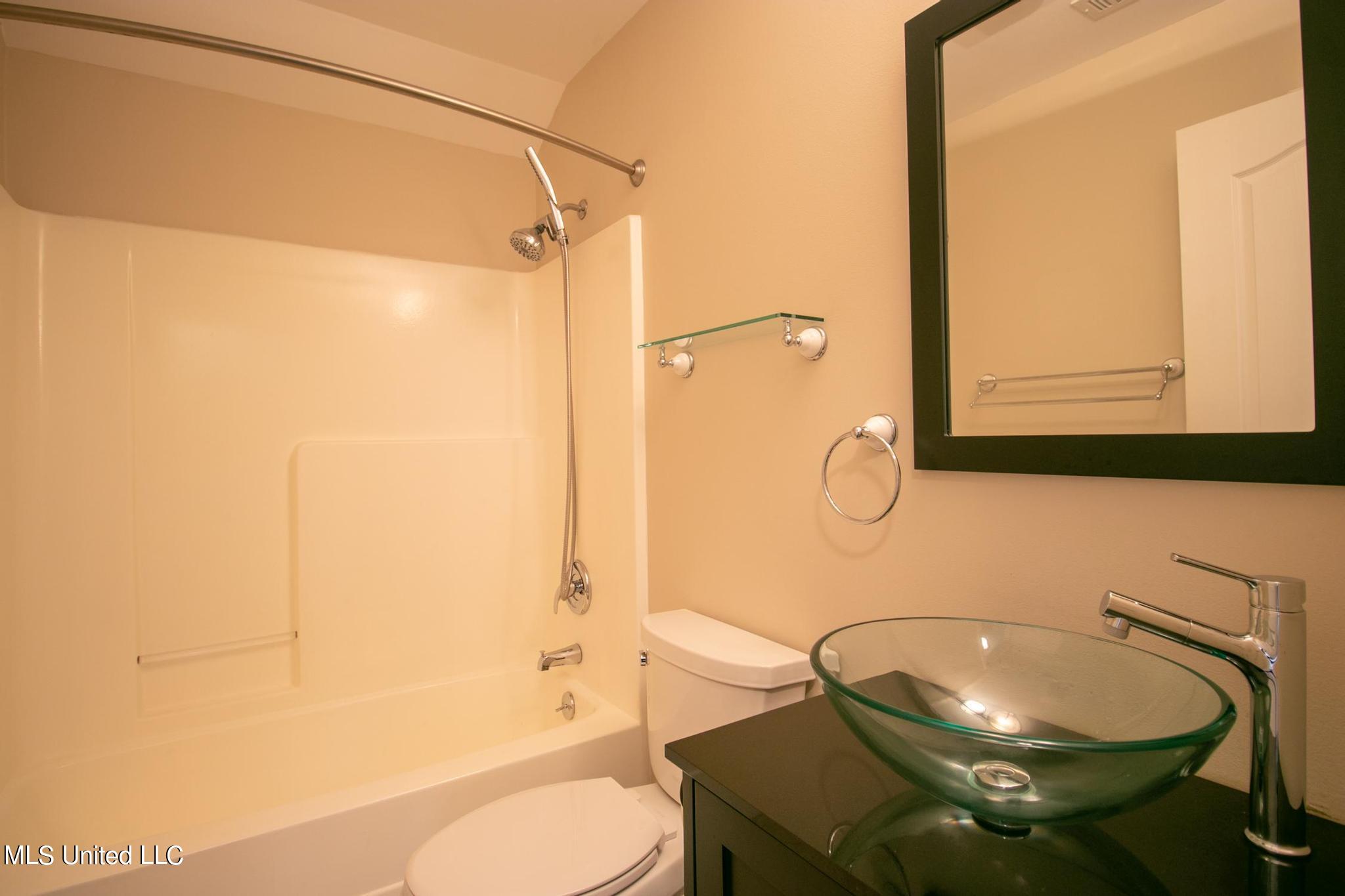 6904 Southwind Drive Biloxi, MS 39532 - Photo 18 of 23 6904 Southwind-17019