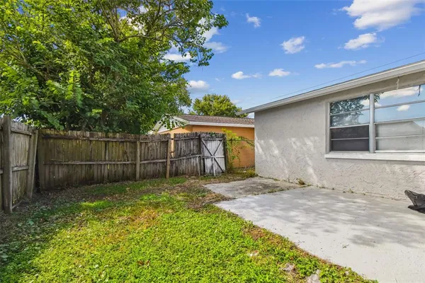 $2,100 | 3800 Darlington Road, Holiday, FL 34691